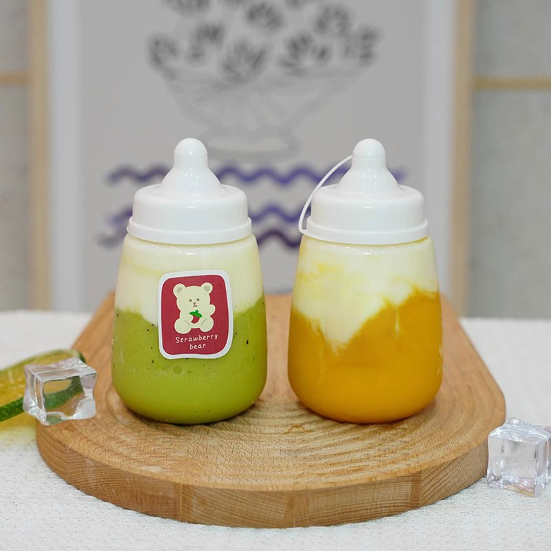 樂天商城 - 35/45個セット ドリンクボトル 360/500ml フタ付き プラコップ かわいい 持ち帰り 可愛い 透明 タピオカボトル チーズティー バナナジュース カフェ 飲み物 コップ おしゃれ ボトル ドリンク（透明ボトル+シールセット）