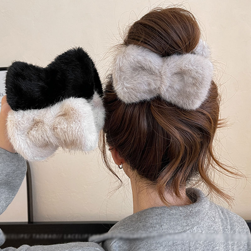 樂天商城 - ヘアクリップ 毛玉 髪留め ヘアピン 髪飾り ボール ふわふわボール かわいい ふわふわ ヘアアクセサリー クリップ 女の子 秋冬 子供 女性 おしゃれ プレゼント