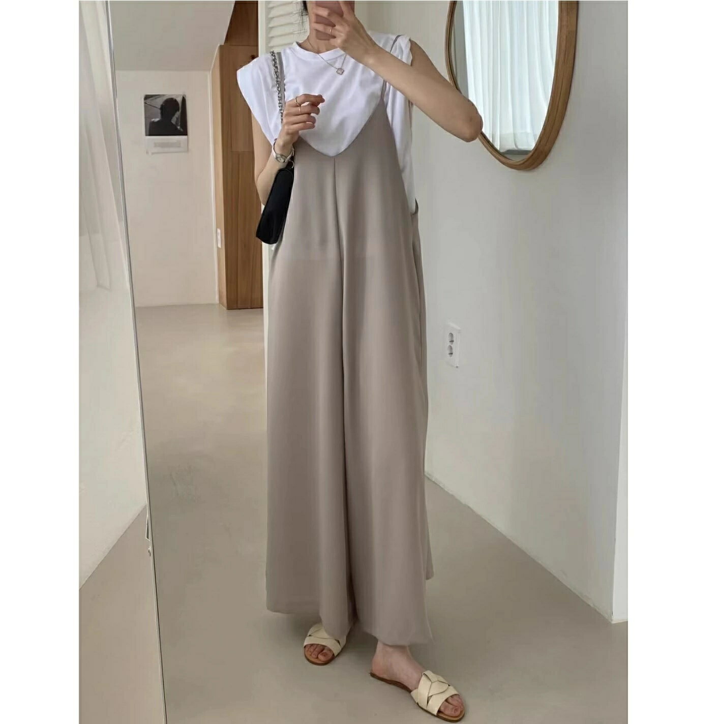 Uネックサロペット オールインワン ゆったり サロペ サロペット ドレープ とろみ パンツ ジャンプスーツ リラックス 無地 涼しい ブラック ベージュノースリーブ シンプル 春夏秋 ママ 体型カバー レディース きれいめ カジュアル 着回し トレンド 20代 30代 40代 50代