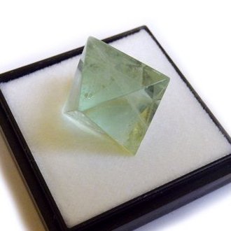 鉱物標本 八面体蛍石 Mサイズ（ほたるいし ケイセキ 螢石 fluorite フローライト）