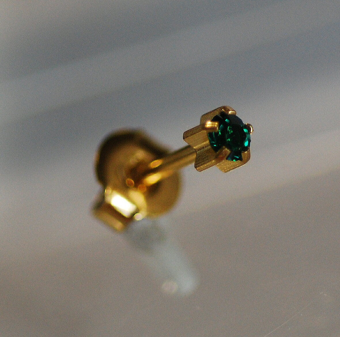 ファーストピアス【エメラルド:ロングサイズ】24金コート 16ゲージ(16G) 1ペア 両耳用 滅菌パック アレルギーフリー セカンドピアスにも最適【送料無料】...