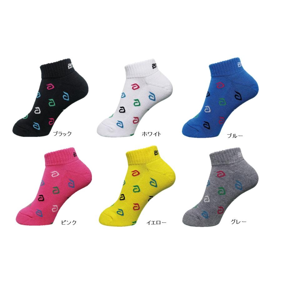 アルファロゴを規則的に配置したポップなデザイン 【サイズ（cm）】Size-Jr（18-21）、Size-1（22-24.5）、Size-2（25-27.5）、Size-3（28-30.5） ※ピンク、イエローはSize-Jr (18-21)、Size-1 (22-24.5)、Size-2 (25-27.5)のみ 【素材】ポリエステル、綿、その他 【丈の長さ】ミッドショート 【360023010】ターコイズ　2024年新色追加！ 【360023001】ブラック 【360023002】 ホワイト 【360023003】 ブルー 【360023004】 ピンク 【360023005】 イエロー 【360023006】 グレー