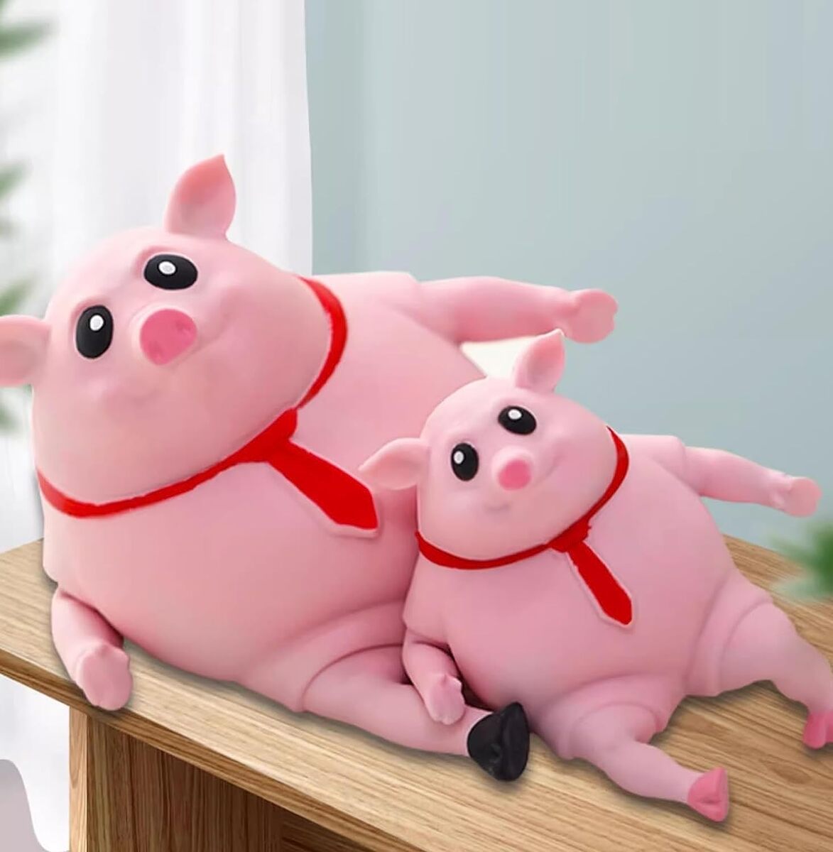 この商品は 【公式】ピンキーピッグ セット splashpiggy スクイーズブタ　スクイーズ玩具 ストレス　解消 減圧おもちゃ 発散 グッズ 低反発 耐久性 伸縮性 触感いい (ピンキーピッグセット（大＋小）) ポイント SNSで人気！！ ピンキーピッグセット（大＋小） 【高品質素材】 TPR素材で作られており、柔らかく、弾力性、耐久性があり、絞った後の回復が速いです。 引っ張るとびよ〜んと伸びてくせになる触感、しっかりとした重量感で飾るだけで目立っちゃいます。【ストレス解消グッズ】この低反発おもちゃは、すごい弾力感ともっちりとした感触を持っています。かわいい形と弾力性あるふわふわ感触で握ったりねじったりして緊張感と不安感を解消してくれます【幅広い用途】ストレス解消おもちゃはサイズが小さいので、いつでもポケットやバックパックに入れることができます。旅行や散歩、乗り継ぎの待ち時間などに最適です。 保管に場所をとりません。【推奨年齢】6歳以上【ギフト】 ストレスを解放するために使用でき、パーティーバッグにも最適です。 お子様の誕生日プレゼント、クリスマスプレゼント、ストレス解消おもちゃ、オフィスや自宅のストレス解消にお使いください特徴耐引裂性材質TPU ショップからのメッセージ 納期について 4