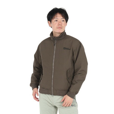 ●素材:【表生地】ナイロン100% 【別布】ポリエステル100% 【裏生地】ナイロン100% 【中わた】ポリエステル100%【実寸サイズ】●Mサイズ詳細:【着丈】66cm 【肩幅】51cm 【身幅】60cm 【袖丈】60cm●Lサイズ詳細:【着丈】67cm 【肩幅】53cm 【身幅】61cm 【袖丈】61.5cm●LLサイズ詳細:【着丈】69cm 【肩幅】55cm 【身幅】64cm 【袖丈】63cm●3Lサイズ詳細:【着丈】70.5cm 【肩幅】56cm 【身幅】66cm 【袖丈】64cm●ベトナム製●メーカーカラー表記:cold coffee●WindBlock(防風):風を通しにくい生地を使用しており、外からの冷気に侵入を軽減します。●Water Repellent(撥水):水や汚れ等をはじきやすい生地を使用しています。●TEXASHILD:防風・撥水・高い透湿性●身頃両側にスナップボタン付きフラップポケット●フリースカフス●冷気の侵入を防ぐ立ち襟デザイン●ベーシックなフライトジャケットのスタイルを、優れた防風性にフッ素フリーの耐久撥水を加えた独自機能、テキサシールド・プロでアップデート。●適度な中綿量で、保温性と軽量性を両立したカジュアルユースに最適なな1枚です。通常リブニットが使用される襟、袖、裾は、フリース素材でカスタムし、着心地と保温性を向上。【商品の購入にあたっての注意事項】※弊社独自の採寸・計量方法により計測を行っておりますため、多少の誤差が生じる場合がございます。※一部商品において弊社カラー表記がメーカーカラー表記と異なる場合がございます。※ブラウザやお使いのモニター環境により、掲載画像と実際の商品の色味が若干異なる場合があります。※掲載の価格・製品のパッケージ・デザイン・仕様について、予告なく変更することがあります。あらかじめご了承ください。2024年秋冬モデル 2024fwmodel ジャックウルフスキン JackWolfskin エルブレス ヴィクトリア ビクトリア Victoria L-Breath アウトドアカジュアル アウター Men's Mens メンズ めんず 男性 アウトドア レジャー キャンプ ジャケット 上着 カジュアル 防寒 rss202412_lb_outer lb_hatsuuri_2025 goldcp2501_bnr ljkt_25m