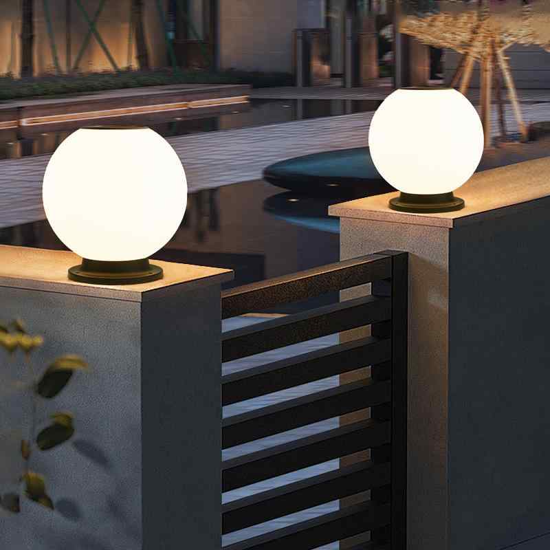 Rakuten - ソーラー 庭院灯 柱頭灯 防水 球型 月型 LED ライト 庭 園 別荘 囲壁 大門柱 現代 簡約 PE素材 IP64 保護 等級 暖光 屋外 装飾 照明 連続点灯 長時間