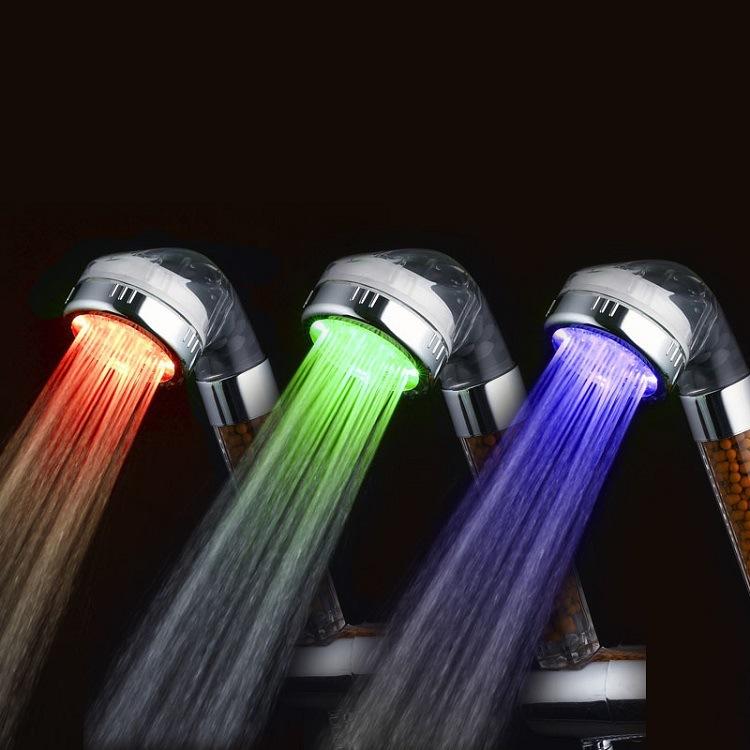 Rakuten - シャワーヘッド 手持ち式 LED発光 七色変色 温水調整 雨淋 自動上水 フィルター 負イオン 円形 現代簡約