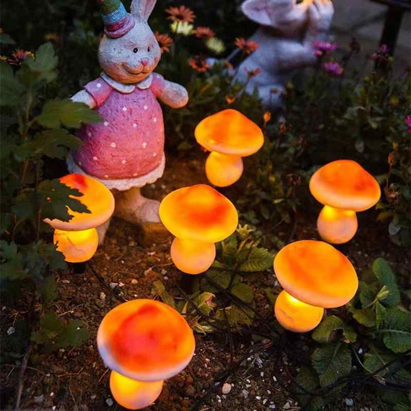 ソーラー 庭園灯 キノコ型 芝生灯 屋外 照明 センサー 自動点灯 防水 省エネ LED 光センサー 庭 ガーデン 夜間 太陽光充電 暖色
