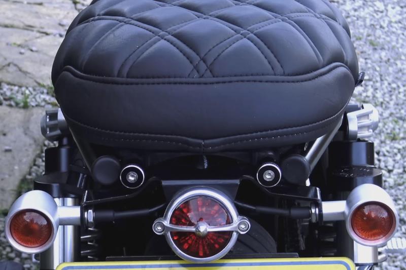 モートーン(Motone) シートボルト 28mm アルミ ブラック 空冷 T100 Scrambler Thruxton OTS002B