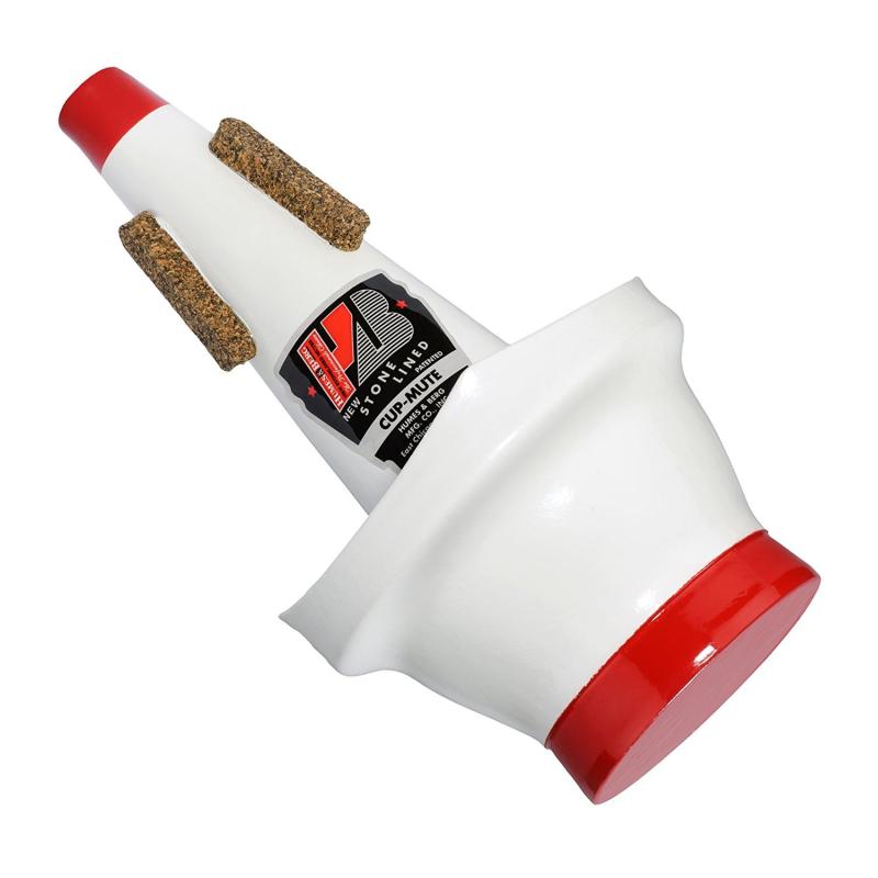 NSL ニューストンライン トランペット・カップミュート 1021935年の創業以来、ビッグバンド全盛期を支え、様々なミュージシャンのイマジネーションを掻き立て、観客を魅了し続けてきたニュー・ストーン・ライン・ミュート。ジャズ界やスタジオで圧倒的なシェアを誇っています。吹奏楽においてもスタンダードであり、超定番のミュートとして絶大な人気を誇ります。ニュー・ストーン・ライン社独自のファイバー素材を使用し、どんなジャンルにも対応出来るミュートです。豊かなミュートサウンドが得られる定番モデル。ソロでもアンサンブルでも活躍できます。