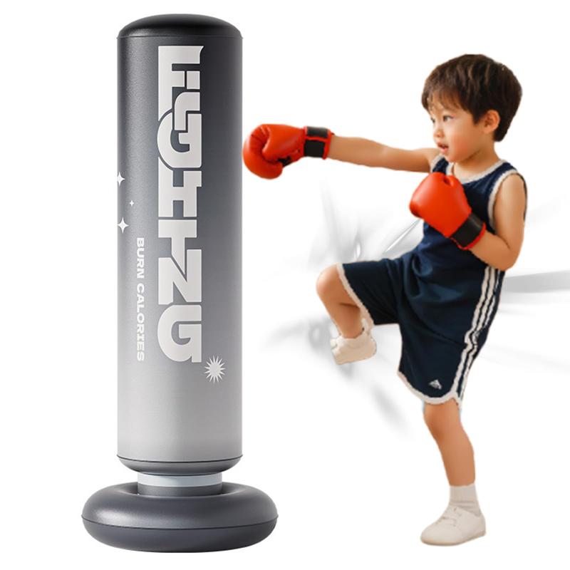 パンチングバッグ 120cm エア式 自立式 サンドバッグ ボクシングバッグとフットポンプを含む セット子供用 屋内 屋外 兼用 ボクシング トレーニング ストレス解消 運動 玩具 誕生日プレゼン【🎯お子様に最適なサイズ】 高さ約120cmの子供専用設計。小さな拳に合わせた適度な反発力で、お子様が無理なく楽しくボクシングを始められます。ボクシングバッグとフットポンプを含む【 ⚙️簡単エア式＆自立式】底部給水口での加重調整とエアバルブ式膨張システム。自立するので、柱や壁に固定する必要がなく、屋内でも屋外でも場所を選ばずすぐに遊べます。【👍安全設計で安心】 倒れにくい安定した土台と、柔らかいエア素材により、お子様がけがをしにくい設計です。楽しい運動と同時に、安全面にも配慮しました。【🥊ストレス発散と運動に最適】 思いきりパンチして日頃のストレスを発散 遊びながら自然に体力作り、反射神経の向上、運動不足の解消に役立ちます。【🎁プレゼントにぴったり】 誕生日、クリスマス、お祝いなどの記念日のギフトとして大人気。お子様の笑顔を引き出す、楽しさと運動が詰まった理想的なプレゼントです。