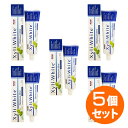 Xyliwhite Toothpaste Gel フッ素（フッ化物）不使用！ キシリトール25％配合の自然派ハミガキ粉 ■毎日、刺激の強すぎるジェルやペーストで歯を磨いていませんか？ 汚れをしっかりと落とすことは大事なことですが、強い刺激の歯磨き粉は、歯のエナメル質まで傷つけてしまう恐れがあります。健康的な口内環境を守るためには、歯と歯ぐきに負担をかけないものを選ぶことも大切です。 NOW社の「キシリホワイト ハミガキ ジェル」は、天然成分の使用にこだわった、やさしさあふれるオーラルケアです。多くの歯磨き粉がフッ素（フッ化物）などの化学物質を使用しているのに対して、このキシリホワイトは天然のキシリトールを主成分として使用しています。 お口の健康をトータルにケアするキシリトール キシリトールは、ガムなどでもすっかりおなじみ、植物からつくられる天然素材の甘味料です。見た目や味は砂糖に似ていますが、40％もカロリーが低く、歯にやさしい天然成分だということが認められています。キシリホワイトは、25％という高濃度でキシリトールを配合しています。 キシリトール高配合だけじゃない！ 「キシリホワイト」が選ばれる3つの理由 ◆1.　ホワイトケア＆口内環境サポート成分たっぷり くすみや着色汚れに強いパパインや、クリーンな口内環境キープを応援するティーツリーといった天然成分も配合しています。 さらに、マイルドな研磨力で人気のベーキングパウダー（重曹）も配合。お口のネバネバの原因となるプラーク（歯垢）にはたらきかけ、健康的な白さをみちびきます。 ◆2.　やさしさあふれるオールナチュラル 化学成分無添加でオールナチュラルの歯磨きジェルは、さわやかな使い心地です。2歳のお子様からお使いいただけるやさしさあふれるオーラルケアです。 ◆3.　大容量181g入りでお買い得 たっぷりサイズなので、ご家族みなさまでの使用に最適です。天然オーラルケア成分たっぷりで確かな品質なのに、お手ごろな価格設定になっているのも選ばれる秘密です。 ※写真はイメージです 歯の色やお口のニオイが気になる方はもちろん、口内の健康が気になる全ての方におすすめです。ぜひお試し下さい！ ■発売元 NOW社 ■容量 181g（6.4 oz） ■使用方法 対象年齢：2歳以上 ・毛先の柔らかい歯ブラシに適量をつけてご使用下さい。 ・毎食後、または1日に少なくとも2回を目安に歯磨きして下さい。もしくは、歯科医や歯科衛生士の指示に従って下さい。 ※英文ラベル日本語訳 ■注意事項 ※フッ素（フッ化物）、SLS（ラウリル硫酸Na）、グルテン、パラベンは含まれておりません。 ※ベジタリアン/ビーガン仕様 ※ページ下部に記載の「サプリメント等についてのご注意」も必ずご確認下さい。 ■成分表示 ＜リフレッシュミント＞ （中心成分） ◆キシリトール　25％ ◆パパイン （その他成分） ◆水、キシリトール（25％）、含水シリカ、グリセリン、ソルビトール、炭酸水素Na（重曹）、炭酸Na、ココアルキル硫酸Na、カラギーナン、ティーツリー葉オイル、ペパーミントオイル、スペアミントオイル、パパイン、ソルビン酸K ＜プラチナムミント＞ （中心成分） ◆キシリトール 25％ ◆炭酸水素Na （重曹） 9％ ◆パパイン （その他成分） ◆水、キシリトール（25％）、含水シリカ、炭酸水素Na（重曹）、グリセリン、ソルビトール、天然ミント香料、ペパーミントオイル、ココアルキル硫酸Na、カラギーナン、パパイン、ティーツリー葉オイル、炭酸Na、ソルビン酸K ＜シナフレッシュ＞ （中心成分） ◆キシリトール （25％） ◆パパイン （全成分） ◆水、キシリトール、含水シリカ、グリセリン、ソルビトール、炭酸水素Na（重曹）、炭酸Na、ココアルキル硫酸Na、カラギーナン、シナモン葉オイル、ティーツリー葉オイル、パパイン、ソルビン酸K ・広告文責：株式会社SVSコーポレーション（株） 0120-326-039　・生産国：アメリカ製　・商品区分：日用品