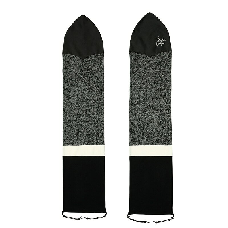 KNIT COVER TONGARI KNIT カラー：MOKU BK 尖ったノーズも、個性的なテールも美しくホールド！ エッジをサビから守る高通気パウダーボード専用ニットカバー 独特なノーズ形状を持つパウダーシェイプのボードに合わせて特別にカッティングされた専用モデル。テールはドローコードでしっかりホールド。スワローテールや変形テールもスマートに収納できる安心設計。通気性に優れた肉厚のニット素材は水分がこもりにくいため、ゲレンデ帰りのエッジのサビ防止に最適。お気に入りの相棒をベストコンディションに保ちながら、車内や自宅での保管をスマートにアップデートします。 ・素材: ポリエステル ・サイズ: 170cmまで収納可能 ※掲載写真はメーカーの写真になります。 沖縄・離島エリアへの発送は行っておりません。 ご注文後にキャンセルのお手配をさせて頂きますのでご了承ください。 ※画像は撮影状況やPC環境により実際の色合いと若干違って見える場合があります。ご了承下さい。またサイズ・カラー違いなどの返品・キャンセルは一切致しておりませんのでご了承ください。 ※当店からはメールにてご連絡致しますので必ずメールアドレス【surfup@shop.rakuten.co.jp】の受信許可の設定をお願い致します。