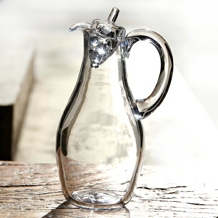 河上智美の吹き硝子ぶどう栓ピッチャー