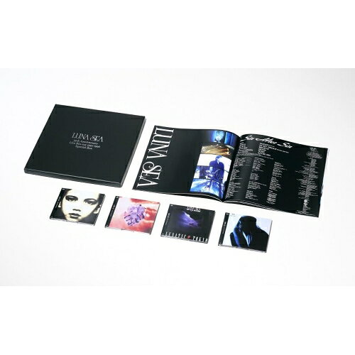 LUNA SEA 35th Anniversary Live Blu-ray 1992-1996 Special Box(Blu-ray) (初回生産限定盤)LUNA SEAルナシー るなしー　発売日 : 2025年5月28日　種別 : BD　JAN : 4988031756454　商品番号 : UPXY-9037【収録内容】BD:11.FATE2.MECHANICAL DANCE3.SUSPICIOUS4.SEARCH FOR REASON5.SANDY TIME6.IMITATION7.TIME IS DEAD8.BLUE TRANSPARENCY 限りなく 透明に 近い ブルー9.CHESS10.Dejavu11.MOONBD:21.SIN2.JESUS3.SLAVE4.ANUBIS5.Claustrophobia6.Providence7.OCEAN(Drum Solo)8.IN MY DREAM(WITH SHIVER)9.BELIEVE10.MOON11.WISH12.AFTER SINBD:31.LOVELESS2.PRECIOUS...3.JESUS4.SLAVE5.FACE TO FACE6.CIVILIZE7.LUV U8.RAIN9.Providence10.GENESIS OF MIND 〜夢の彼方へ〜11.LINX(Drum Solo)12.FATE13.Dejavu14.IN FUTURE15.BLUE TRANSPARENCY 限りなく 透明に 近い ブルー16.TIME IS DEAD17.ROSIER18.DESIRE19.TRUE BLUE20.WHITE CHRISTMAS21.IN MY DREAM(WITH SHIVER)22.BELIEVE23.WISH24.MOTHERBD:41.WITH LOVE2.G.3.TIME IS DEAD4.SYMPTOM5.END OF SORROW6.BELIEVE7.JESUS8.RA-SE-N9.SILENT NIGHT10.MOON11.BLUE TRANSPARENCY 限りなく 透明に 近い ブルー12.199913.ROSIER14.TRUE BLUE15.WISH16.Romeo & Juliet "What is A Youth"17.CIVILIZE18.HURT他