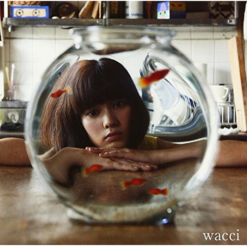 夏休み/誰ニモマケズwacciワッチ わっち　発売日 : 2013年7月24日　種別 : CD　JAN : 4988010055110　商品番号 : ESCL-4079【商品紹介】2009年結成のバンド、wacciのダブルA面シングル。NHKドラマ『ダブルトーン』主題歌「夏休み」は、大切な人の不在の大きさと失われた夏を描いたバラード。TVK他で放送のドラマ『押忍!!ふんどし部!』主題歌「誰ニモマケズ」は、ユーモラスだけれど力強い応援歌。【収録内容】CD:11.夏休み2.誰ニモマケズ