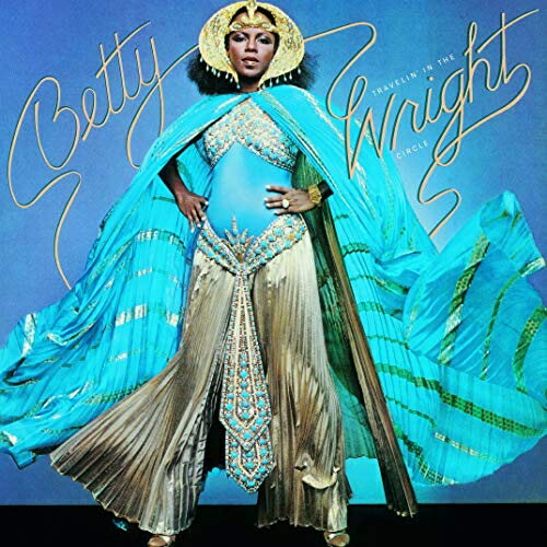 【 お取り寄せにお時間をいただく商品となります 】　・入荷まで長期お時間をいただく場合がございます。　・メーカーの在庫状況によってはお取り寄せが出来ない場合がございます。　・発送の都合上すべて揃い次第となりますので単品でのご注文をオススメいたします。　・手配前に「ご継続」か「キャンセル」のご確認を行わせていただく場合がございます。　当店からのメールを必ず受信できるようにご設定をお願いいたします。 ベティ・トラヴェリン・イン・ザ・ライト・サークルベティ・ライトライト ベティ らいと べてぃ　発売日 : 2025年8月06日　種別 : CD　JAN : 4526180730903　商品番号 : CDNP-1167【商品紹介】グラミー賞を受賞したマイアミを代表するレディ・ソウラー、ベディ・ライトの70年代を締めくくるアルストン・レーベル最終作 !ダレル・バンクスからオージェイズの名曲カヴァーも。