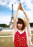 【中古】生写真(AKB48・SKE48)/アイドル/AKB48/生写真 浦野一美(衣装赤・帽子)/上半身・縦型・背景:エッフェル塔/AKB48の海外旅行日記特典
