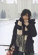 【中古】生写真(AKB48 SKE48)/アイドル/AKB48 倉持明日香/膝上 衣装黒コート 背景雪と街/フォトブック「AKB48海外旅行日記2 WithSKE48」特典