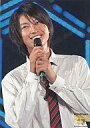 【中古】生写真(ジャニーズ)/アイドル/関ジャニ∞ 関ジャニ∞/大倉忠義/ライブフォト・上半身・両手マイク・白いワイシャツ・赤と黒のネクタイ/KANJANI∞ LIVE TOUR 2008 ∞だよ!全員集合 夏だ!ツアーだ!!ワッハッハー!!! オリジナルフォトセット