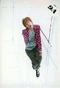 【中古】生写真(ジャニーズ)/アイドル/V6 V6/三宅健/横型・全身・衣装ピンク黒・床に寝そべる/公式生写真