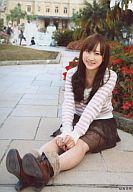【中古】生写真(AKB48・SKE48)/アイドル/AKB48 仁藤萌乃/花壇前座り/AKB48の海外旅行日記「ニューヨークとカンヌって近いんですか?」