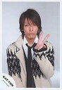 【中古】生写真(ジャニーズ)/アイドル/KAT-TUN KAT-TUN/亀梨和也/上半身/白黒セーターコート/黒ネクタイ/左手ピース