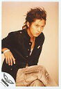 【中古】生写真(ジャニーズ)/アイドル/NEWS 山下智久/座り/ジャケット黒/ファスナー付きジーンズ