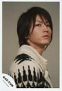 【中古】生写真(ジャニーズ)/アイドル/KAT-TUN KAT-TUN/亀梨和也/白黒セーターコート/黒ネクタイ/体右向き/目線右上