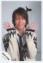 【中古】生写真(ジャニーズ)/アイドル/KAT-TUN KAT-TUN/亀梨和也/上半身/白黒セーターコート/黒ネクタイ/両手パー