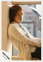 【中古】生写真(ジャニーズ)/アイドル/KAT-TUN KAT-TUN/亀梨和也/上半身/窓際/白コート