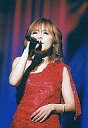 【中古】生写真(ハロプロ)/アイドル/モーニング娘。 モーニング娘。/中澤裕子/ライブフォト・上半身・衣装赤・右手マイク・左手お腹・枠無し/公式生写真