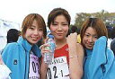 【中古】生写真(ハロプロ)/アイドル/メロン記念日 メロン記念日/集合(3人)/横型・上半身・衣装青ジャージ・赤色ユニフォーム・ペットボトル・枠無し/公式生写真