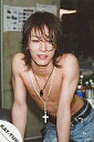【中古】生写真(ジャニーズ)/アイドル/KAT-TUN KAT-TUN/亀梨和也/膝上・上半身裸・両手下・ジーンズ・ネックレス・目線下/公式生写真