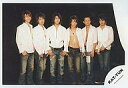 【中古】生写真(ジャニーズ)/アイドル/KAT-TUN KAT-TUN/6人/横型/全員白シャツ、ジーンズ/背景黒