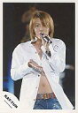 【中古】生写真(ジャニーズ)/アイドル/KAT-TUN KAT-TUN/亀梨和也/膝上/白シャツ/ジーンズ/右手手のひら上