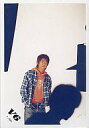 【中古】生写真(ジャニーズ)/アイドル/V6 V6/森田剛/膝上/青のチェック柄上着/背景白/両手ズボンポケット/前に人影/公式生写真