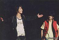 【中古】生写真(ジャニーズ)/アイドル/KAT-TUN KAT-TUN/亀梨和也/中島裕翔/亀梨両手広げ/DREAM BOYS/2Lサイズ生写真