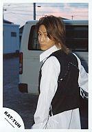 【中古】生写真(ジャニーズ)/アイドル/KAT-TUN KAT-TUN/亀梨和也/上半身/振り返り/...