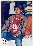 【中古】生写真(ジャニーズ)/アイドル/V6 V6/三宅健/毛糸の上着/座り/公式生写真