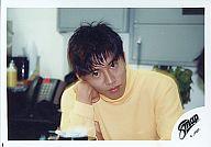 【中古】生写真(ジャニーズ)/アイドル/SMAP SMAP/木村拓哉/公式生写真/横型/バストアップ/黄色ハイネックの服/右手肘かける/目線正面