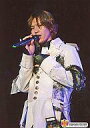 【中古】生写真(ジャニーズ)/アイドル/関ジャニ∞ 関ジャニ∞/大倉忠義/腰上/右手マイク/白コート/左手胸/背景黒/KANAGAWA 0503-0506/公式...