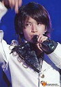 【中古】生写真(ジャニーズ)/アイドル/関ジャニ∞ 関ジャニ∞/大倉忠義/バストアップ/右手動き/左手マイク/白コート/MIYAGI 0630-0701/公式生...