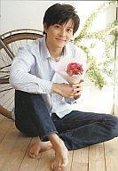 【エントリーでポイント10倍！（9月26日01:59まで！）】【中古】生写真(男性)/俳優 河合龍之介(日吉若)/ストライプシャツ/花を抱え/胡坐/ミュージカルテニスの王子様 Dream Live 3rd