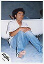 【中古】生写真(ジャニーズ)/アイドル/KinKi Kids KinKi Kids/堂本剛/衣装白シャツ・座り・ジーンズ・浴槽・背景グレー・膝抱え/公式生写真