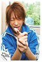 【中古】生写真(ジャニーズ)/アイドル/NEWS NEWS/小山慶一郎/上半身・青ジャージ・ウインク・手を銃のように構える/公式生写真