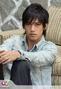 【中古】生写真(ジャニーズ)/アイドル/NEWS NEWS/錦戸亮/ジーンズジャケット・両腕膝/Johnny’s web