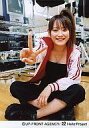 【中古】生写真(ハロプロ)/アイドル/ハロプロ 高橋愛/全身・座り・右手ピース・衣装ジャージ/背景練習場/公式生写真