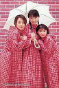 【中古】生写真(ハロプロ)/アイドル/ハロプロ No.64/集合(3人)/モーニング娘/衣装赤チェックのレインコート