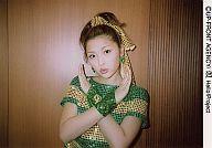 【中古】生写真(ハロプロ)/アイドル/モーニング娘。 モーニング娘・石川梨華/腰上・背景壁・横型・両手胸でペケのポーズ・衣装緑黄色/公式生写真(3)