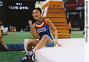 【中古】生写真(ハロプロ)/アイドル/モーニング娘。 モーニング娘・石川梨華/全身・背景スタジアム跳箱・横型・マットに座る/公式生写真